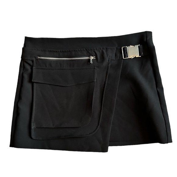 Zara Black Asymmetrical Hem Buckle Pocket Zip Back Mini Skirt - Women’s Sz XS - Picture 5 of 8